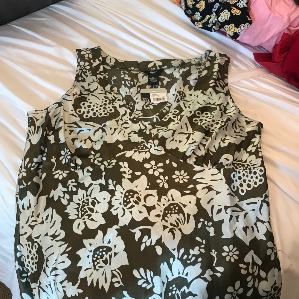 Mossimo Patterned Blouse - Picture 2 of 3
